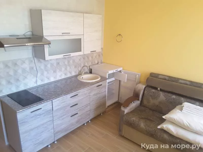 Студия с кухней, с балконом. Гостевой дом "Рамзес". Адлер