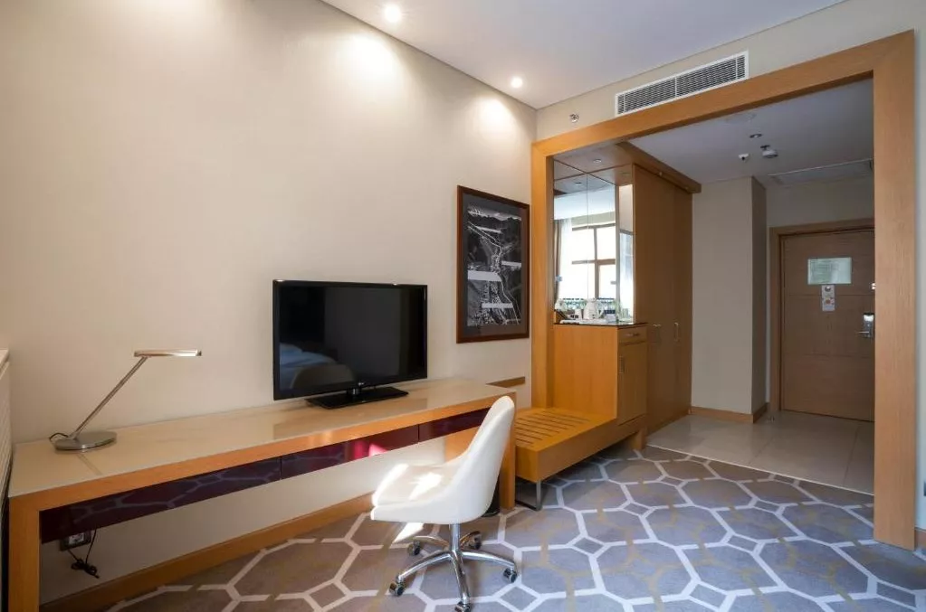 Улучшенный двухместный номер с 1 кроватью. Курортный отель Novotel Resort Krasnaya Polyana Sochi. Красная Поляна