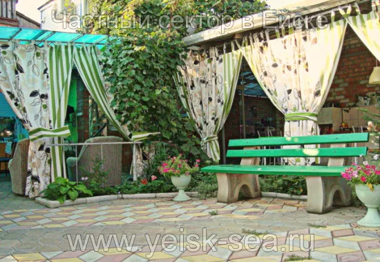 . Гостевой дом на Кропоткина 39. Ейск