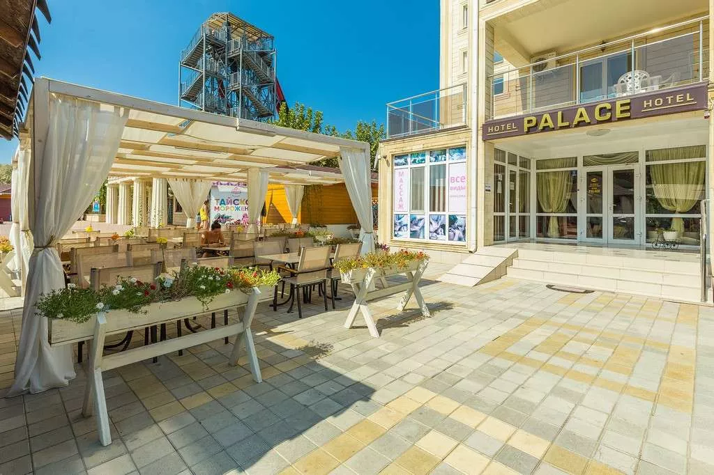 . Отель У моря "Palace". Витязево