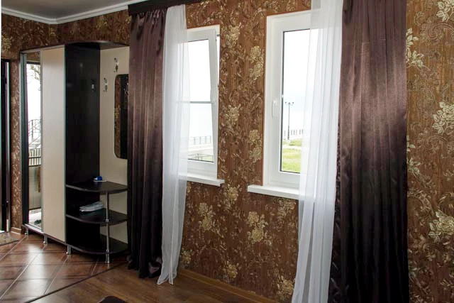 2-х комнатный номер, с балконом, с видом на горы/на море . Отель "ПОСЕЙДОН". Гагра