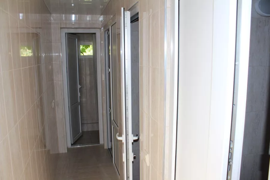 Отдельный блок: летняя кухня, туалеты и души. . Частный сектор «Владислав». Сочи