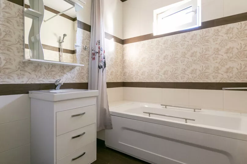 . Гостевой дом "Уютный дворик" на Толстого 42А. Геленджик