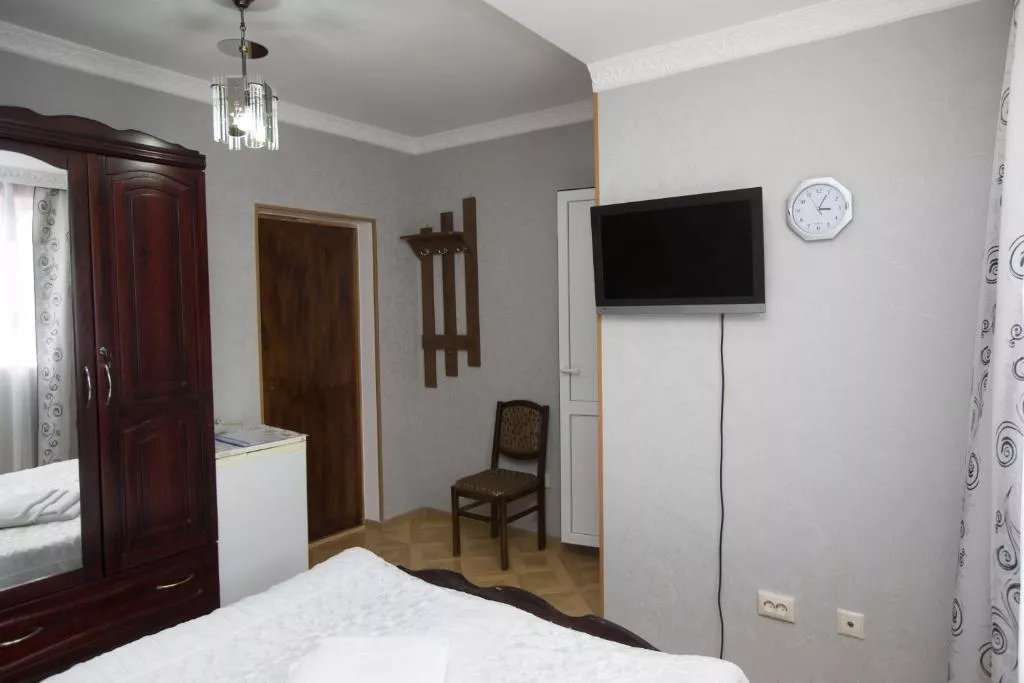 2-х местный номер Люкс. Гостиница "Кристина"- Адлер. Адлер