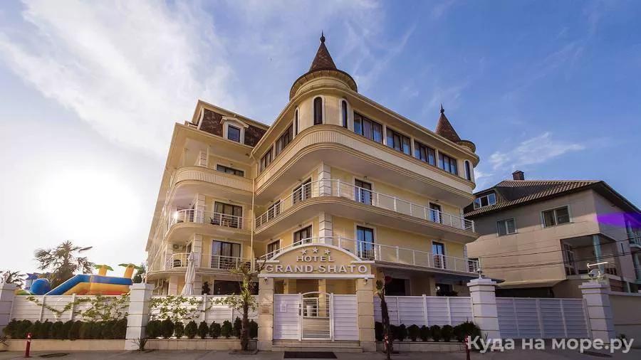 . Отель "GRAND-SHATO" в Ольгинке       . Ольгинка