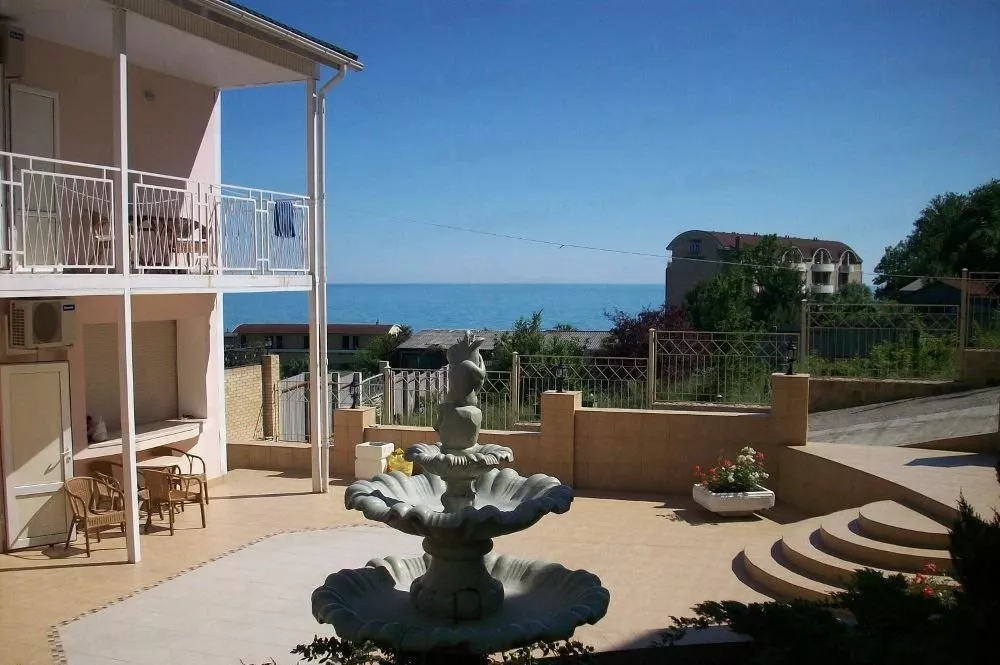 . Гостевой дом "Три сестры" в Небуге          . Небуг