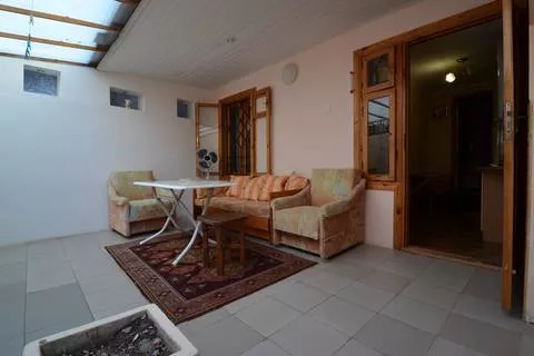 4-х мест. номер с кухней и двориком 1-й этаж. Гостевой дом "Лето". Алушта