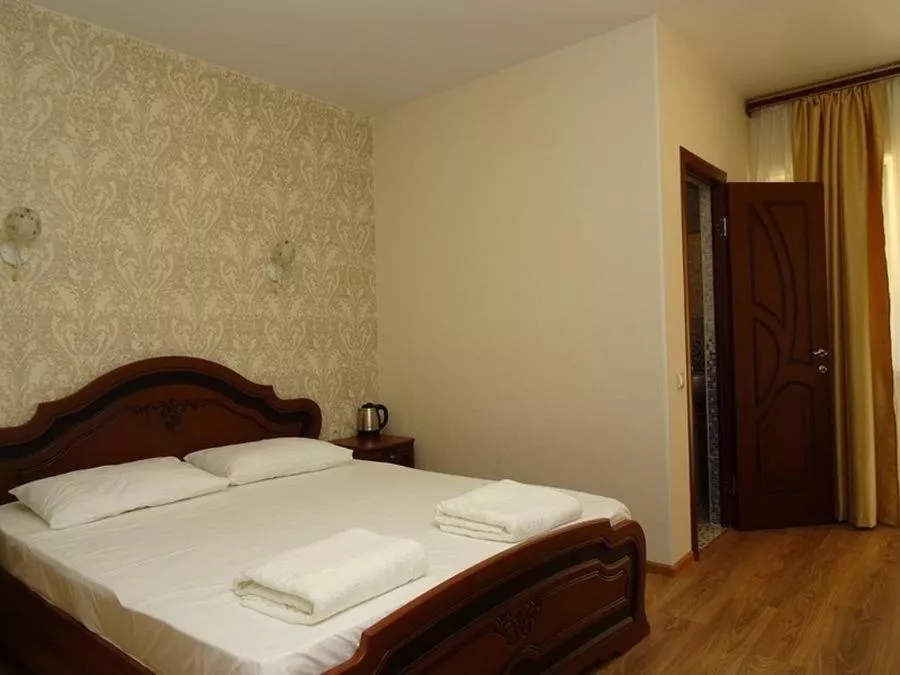 2-х местный номер Стандарт. Гостиница "Семья". Адлер