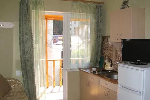 1-комнатный 2-х уровневый номер 2-й этаж. Гостевой дом "Лето". Алушта