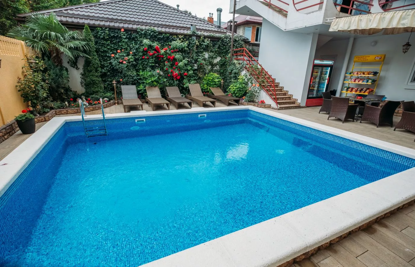 . Отель "Алые Паруса" ★★ . Анапа