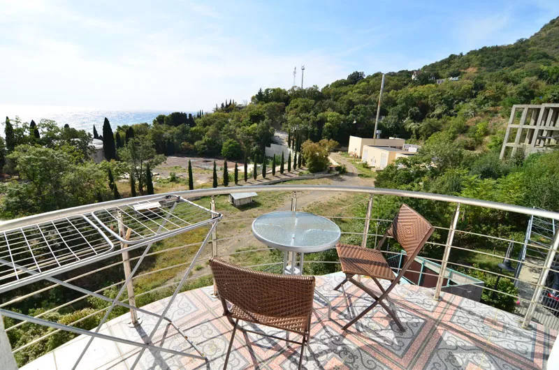 2-местный номер с балконом и видом на море. Вилла «Камилла». Лазурное 2-местный номер с балконом и видом на море. Вилла «Камилла». Лазурное