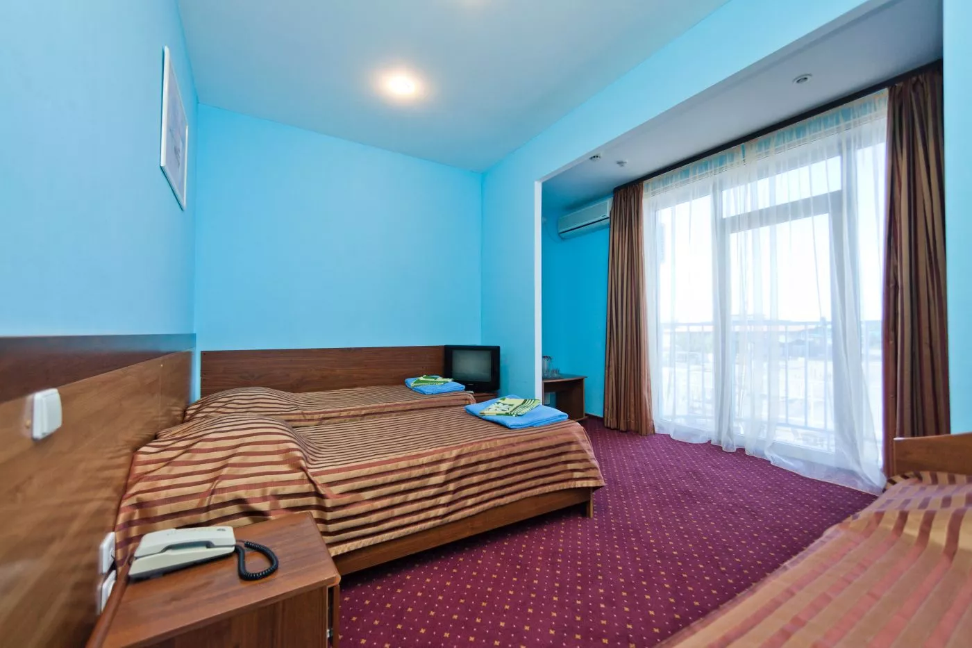 . Отель Водноспортивный клуб-отель "Торнадо". Ейск