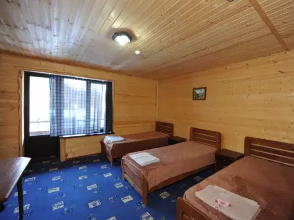 Стандарт трехместный. Новый корпус. Гостиничный комплекс «Таулу». Домбай-гостиницы