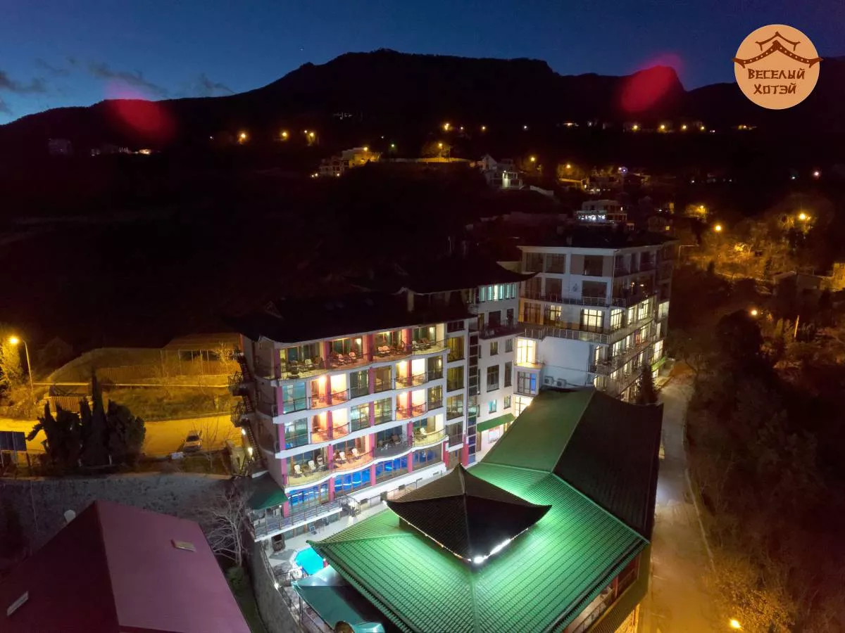 . Гостиничный комплекс «Весёлый Хотэй». Гурзуф