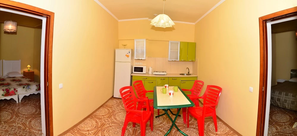 Домик 3 с кухней. Частная усадьба "Дом Роз". Заозерное