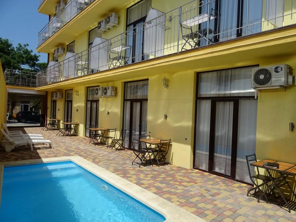 . Гостиница "РИФ" . Дивноморское