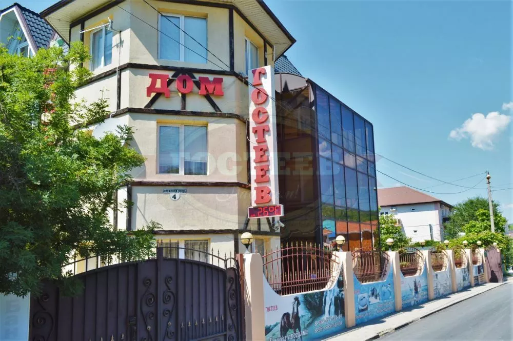 Отель "Гостеев на Ореховой"       