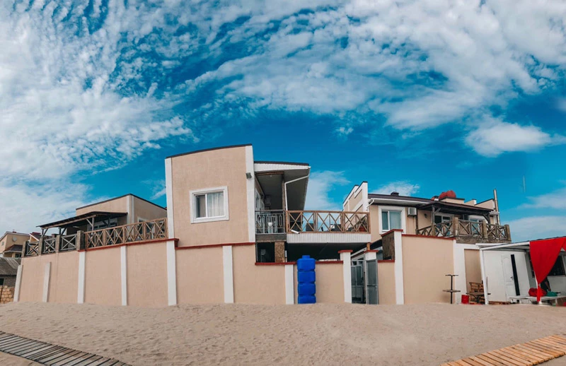 . Мини-пансионат «У моря». Штормовое