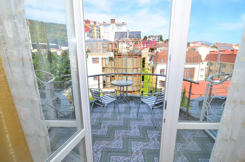 2-местный номер «Под облаками» вид на горы и море. Вилла «Камилла». Лазурное 2-местный номер «Под облаками» вид на горы и море. Вилла «Камилла». Лазурное