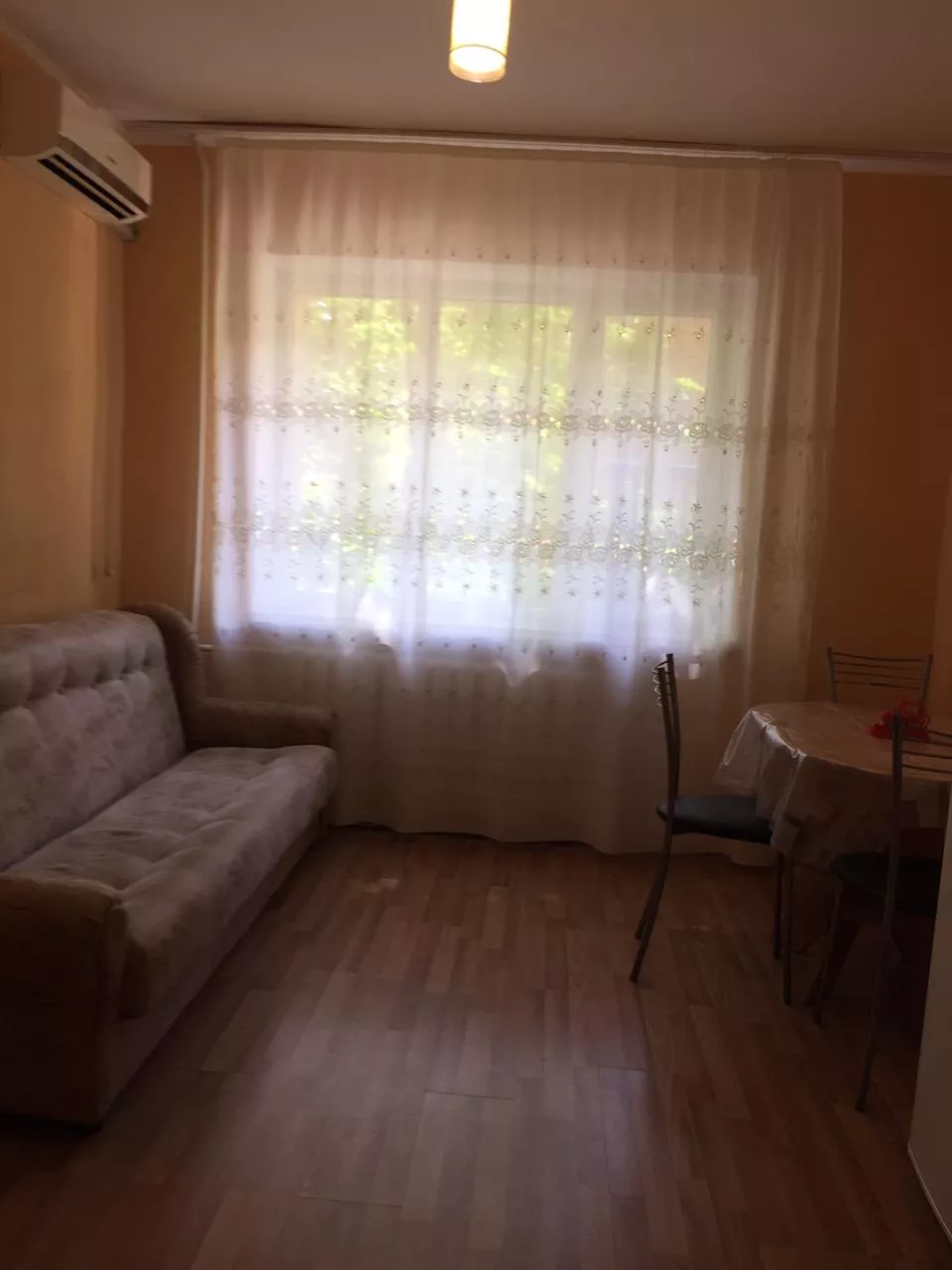 . Квартира в многоквартирном доме 1-комнатная квартира на первом этаже. Ейск