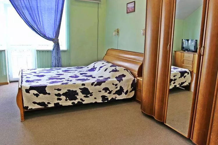 № 5. Гостиница Три дельфина. Ялта