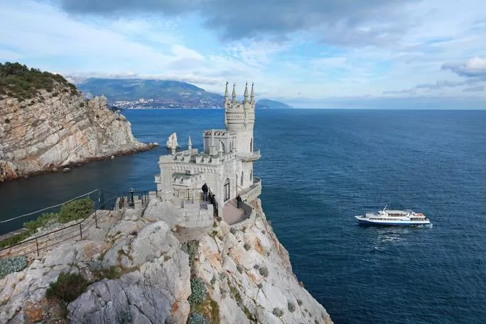 Ласточкино гнездо. Фото взято с сайта: https://www.culture.ru/