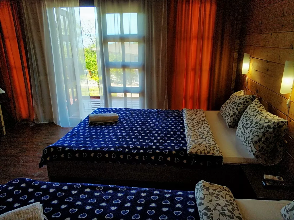 . Гостевые домики "Парадиз" в Новом Афоне рядом с морем. Новый Афон