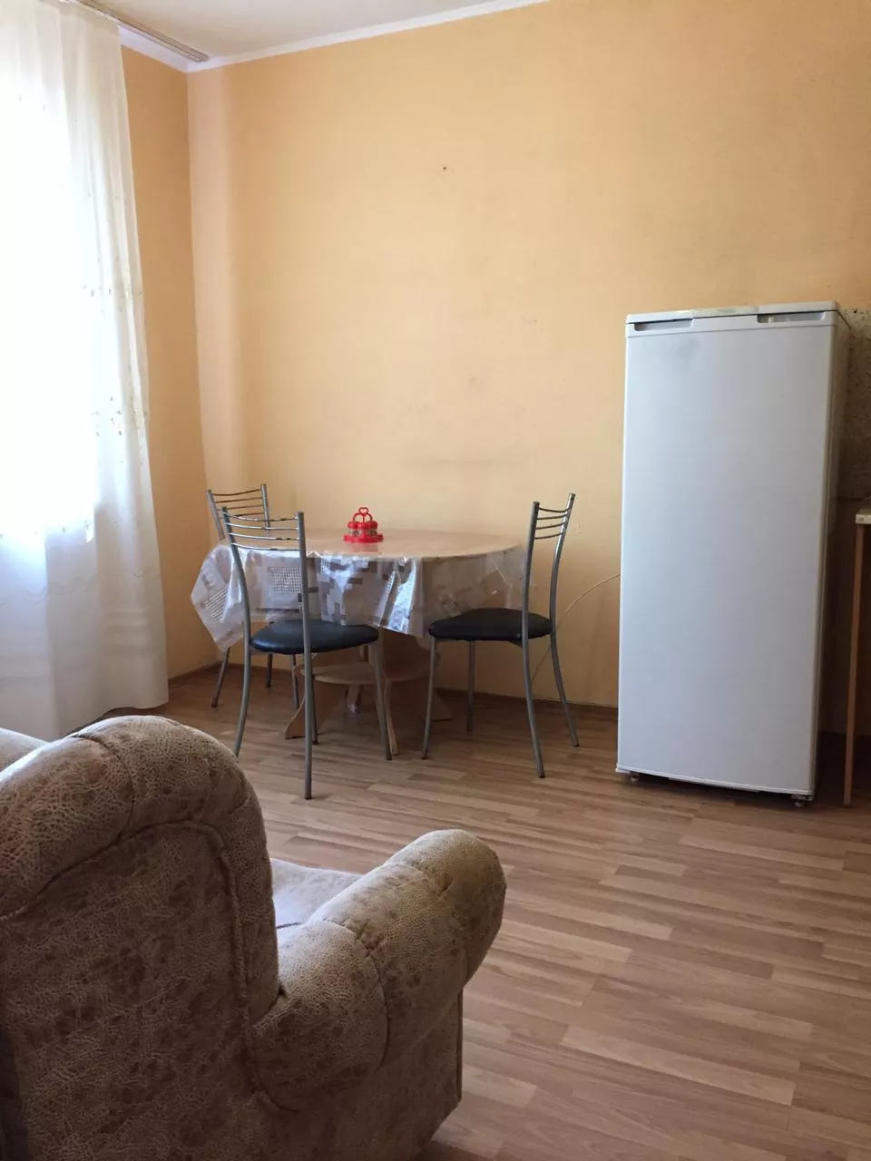 . Квартира в многоквартирном доме 1-комнатная квартира на первом этаже. Ейск