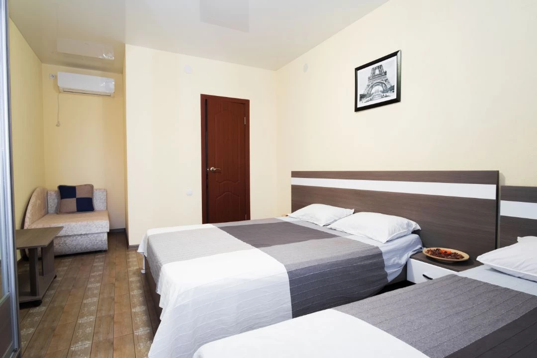 Стандарт 4-хместный. Гостиница Семейный очаг. Феодосия Стандарт 4-хместный. Гостиница Семейный очаг. Феодосия