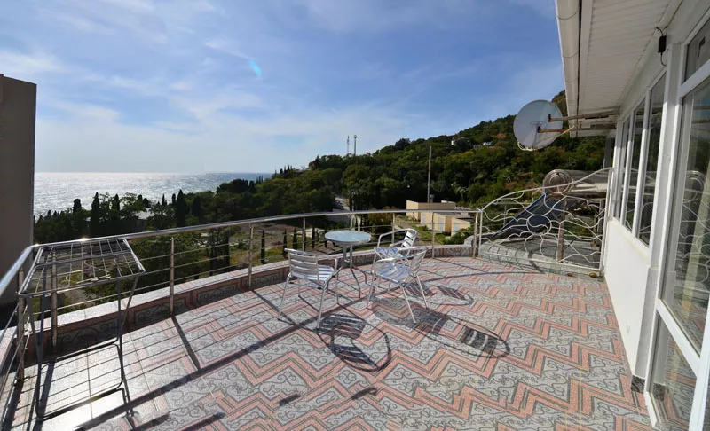 2-4-местный номер «Под облаками» вид на море. Вилла «Камилла». Лазурное 2-4-местный номер «Под облаками» вид на море. Вилла «Камилла». Лазурное