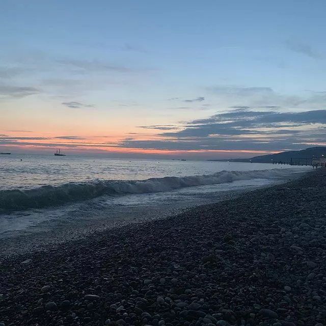 . Отель КАВКАЗ. Гостиницы и отели Лазаревского