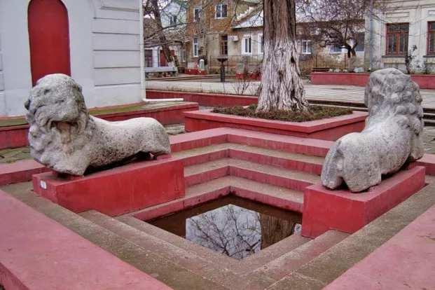 Музей древностей. Фото взято с сайта: https://www.culture.ru/