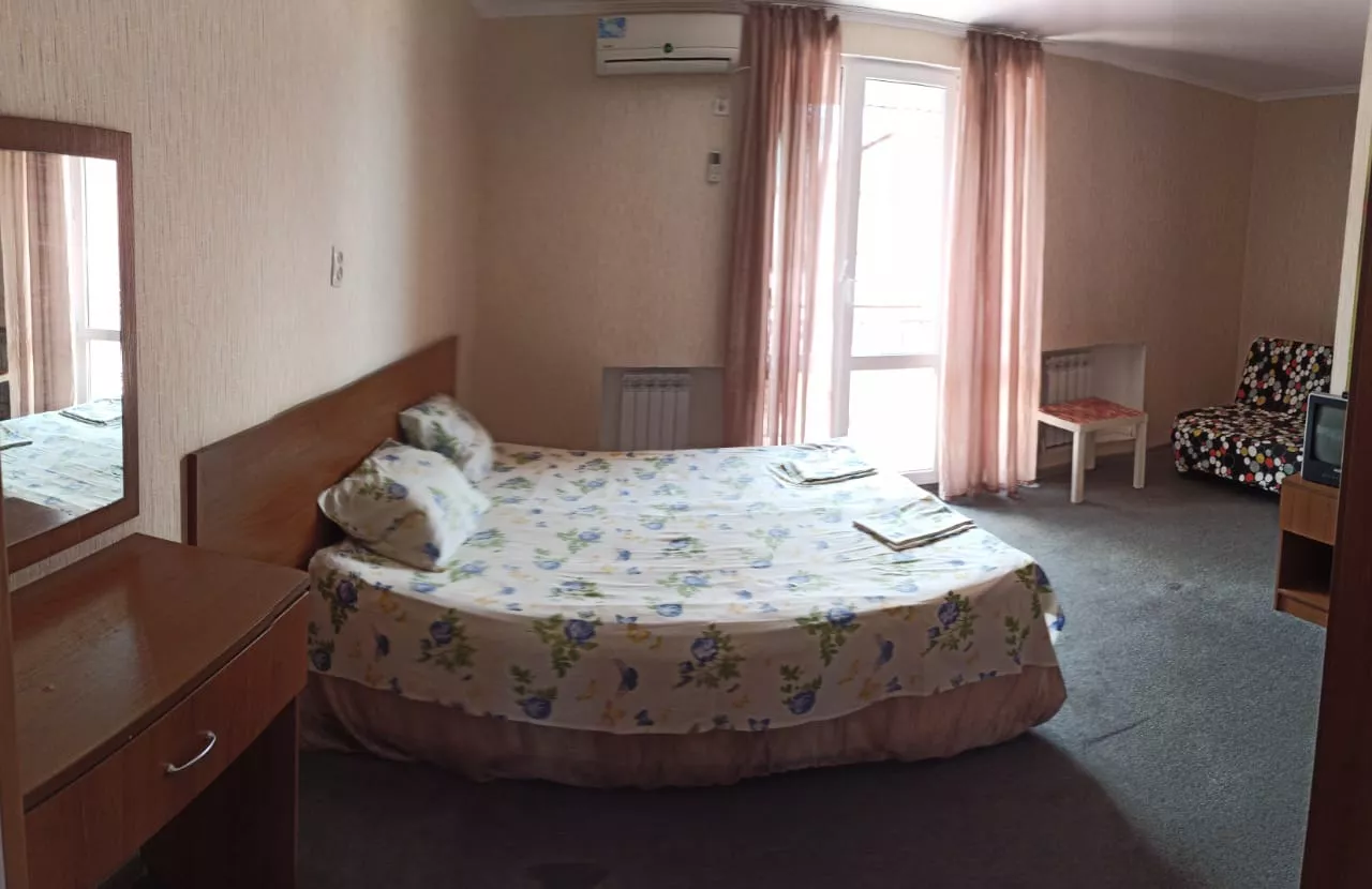 . Гостевой дом "СемьЯ". Геленджик