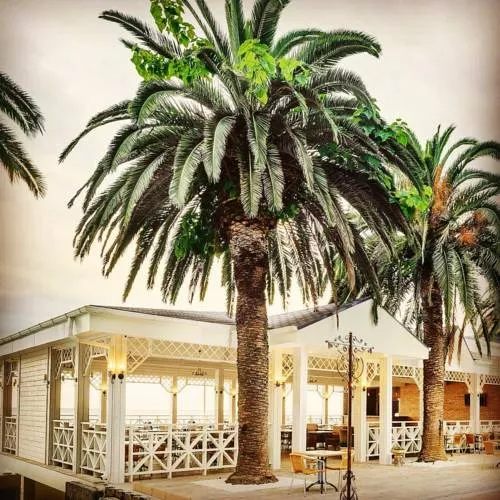 . Отель "Челюскинцев". Гагра