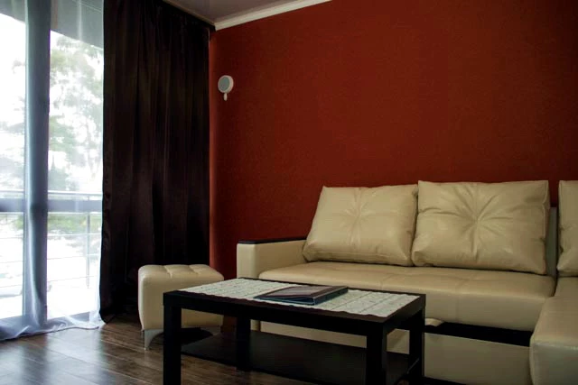 2-х комнатный номер, с балконом, с видом на горы/на море . Отель "ПОСЕЙДОН". Гагра