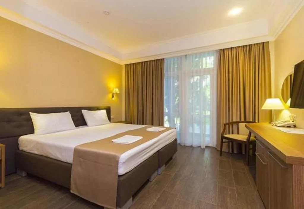 2-местный номер Стандарт с балконом. Отель "Челюскинцев". Гагра