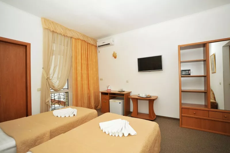 Стандарт 3-х местный. Отель «Глициния». Феодосия