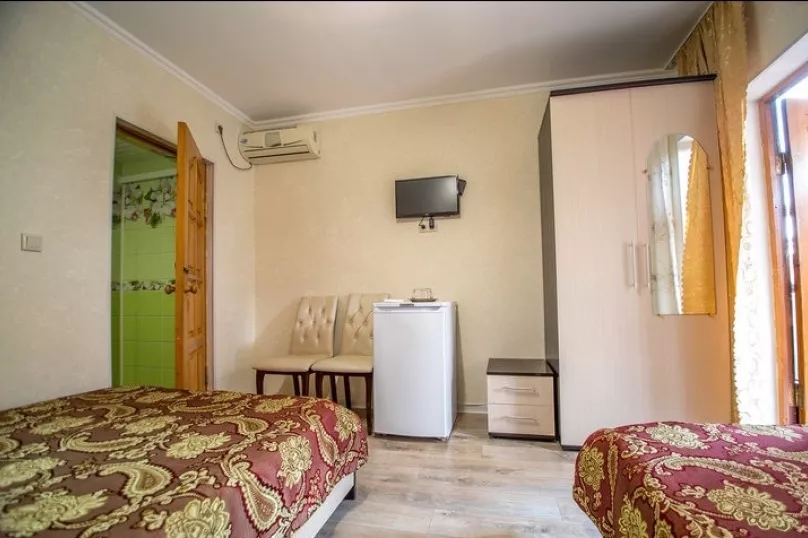 3-х местный номер Стандарт. Гостевой дом "Амур". Адлер