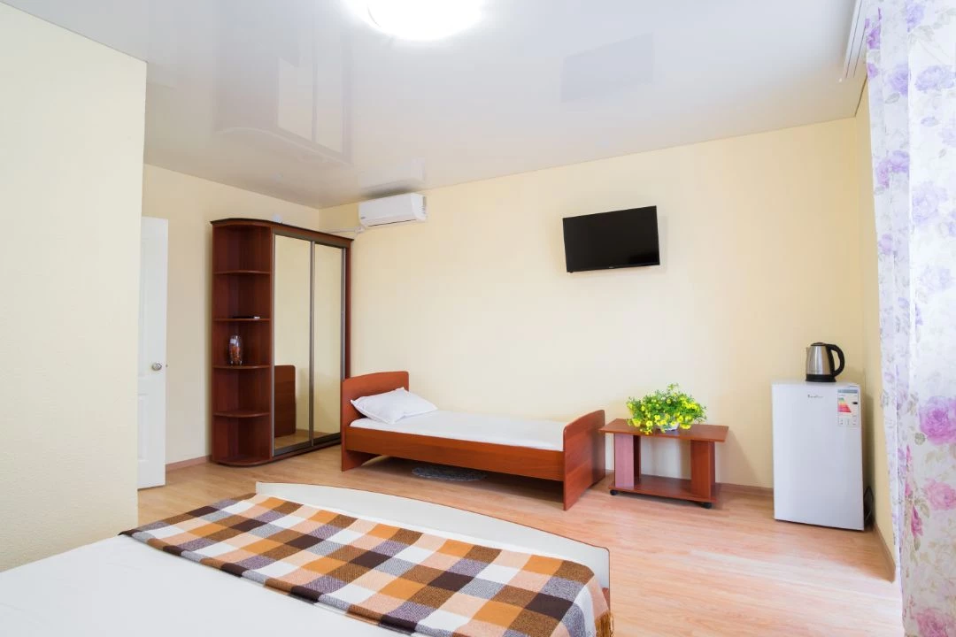 Стандарт 3-х местный. Гостиница Семейный очаг. Феодосия Стандарт 3-х местный. Гостиница Семейный очаг. Феодосия