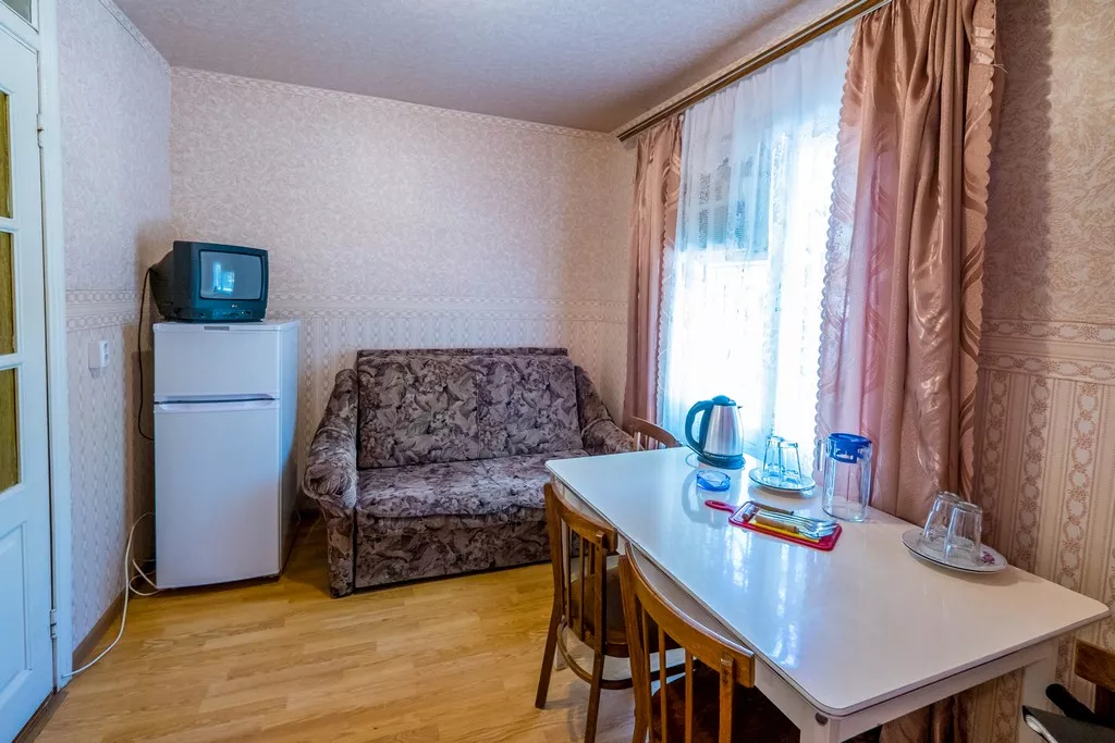 Трехкомнатный 2 категория. Пансионат "Приазовье". Ейск