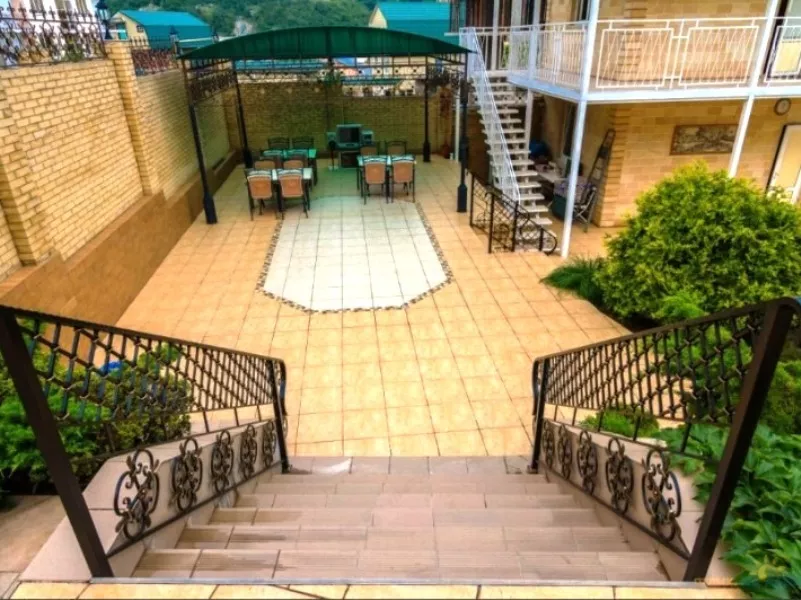 . Гостевой дом "Три сестры" в Небуге          . Небуг