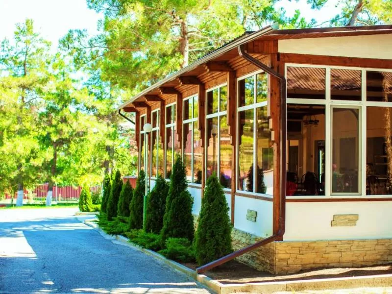 . База отдыха "Арион" с палаточным городком. Дивноморское