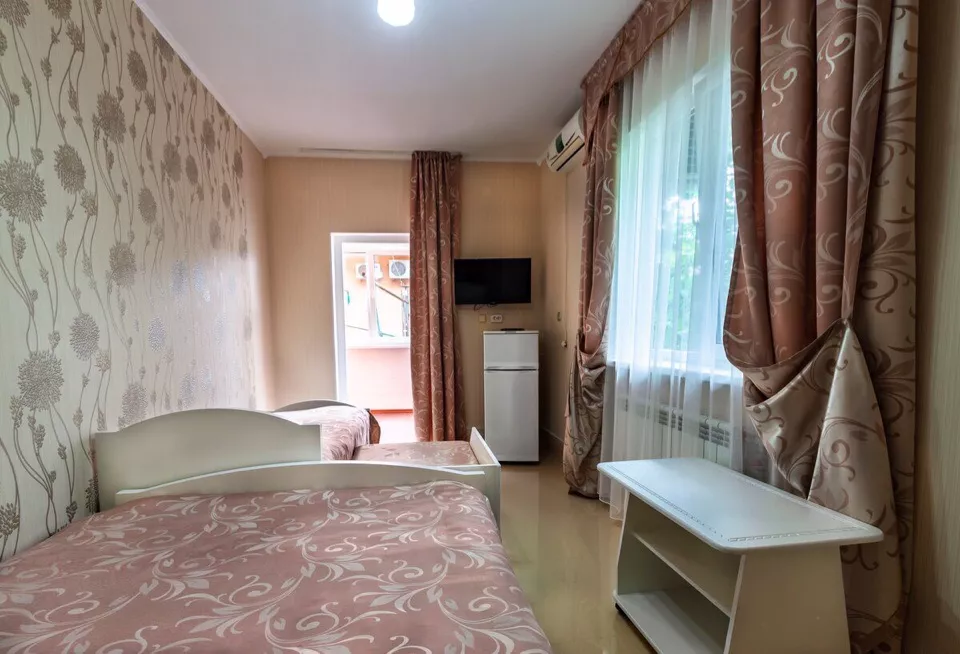 3-х/4-х местный номер «стандарт» со всеми удобствами. Гостевой дом "Виолетта". Сочи