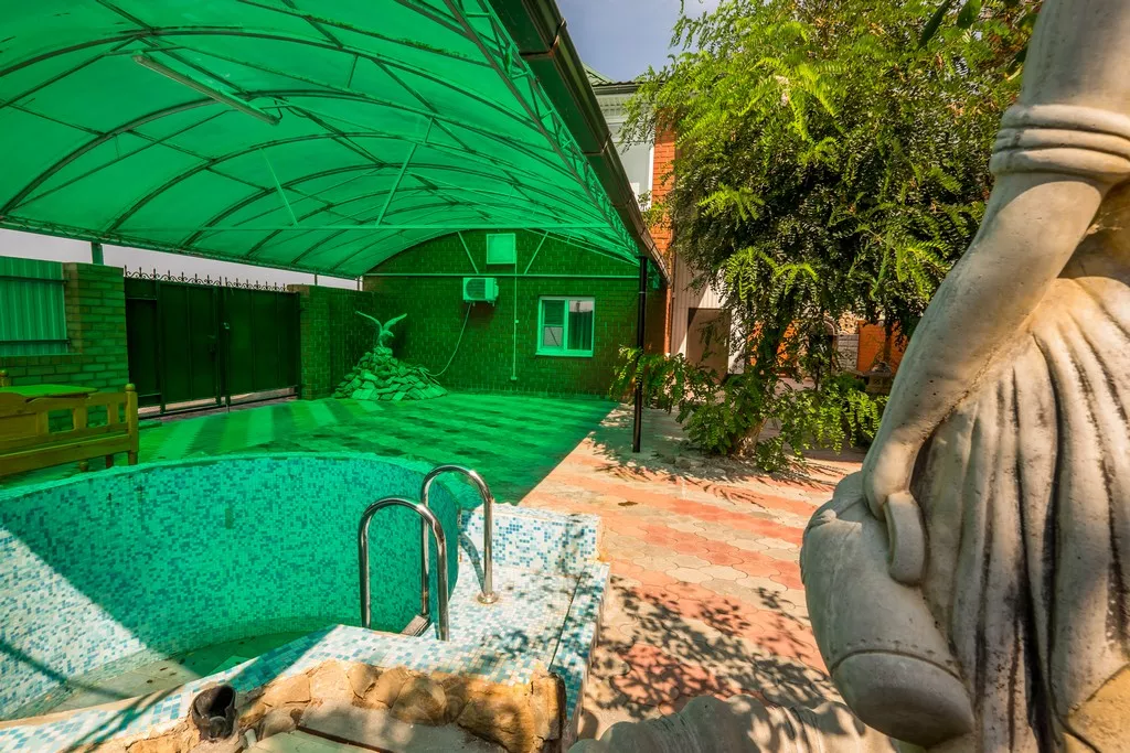 Отдельно стоящий 2-х этажный коттедж. Гостиница Приазовочка. Ейск