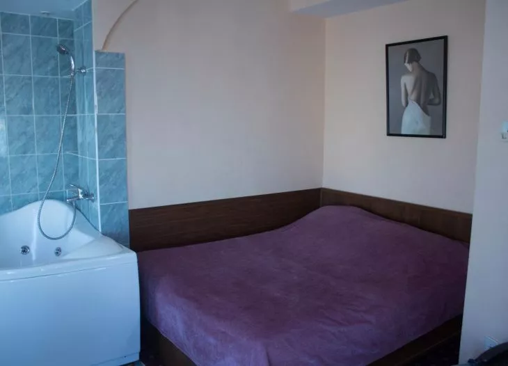 «Стандарт с джакузи» 2х-местный . Отель Водноспортивный клуб-отель "Торнадо". Ейск