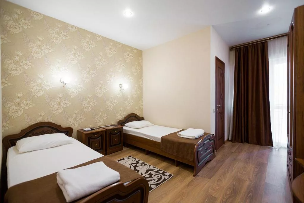 2-х местный номер Стандарт. Гостиница "Семья". Адлер