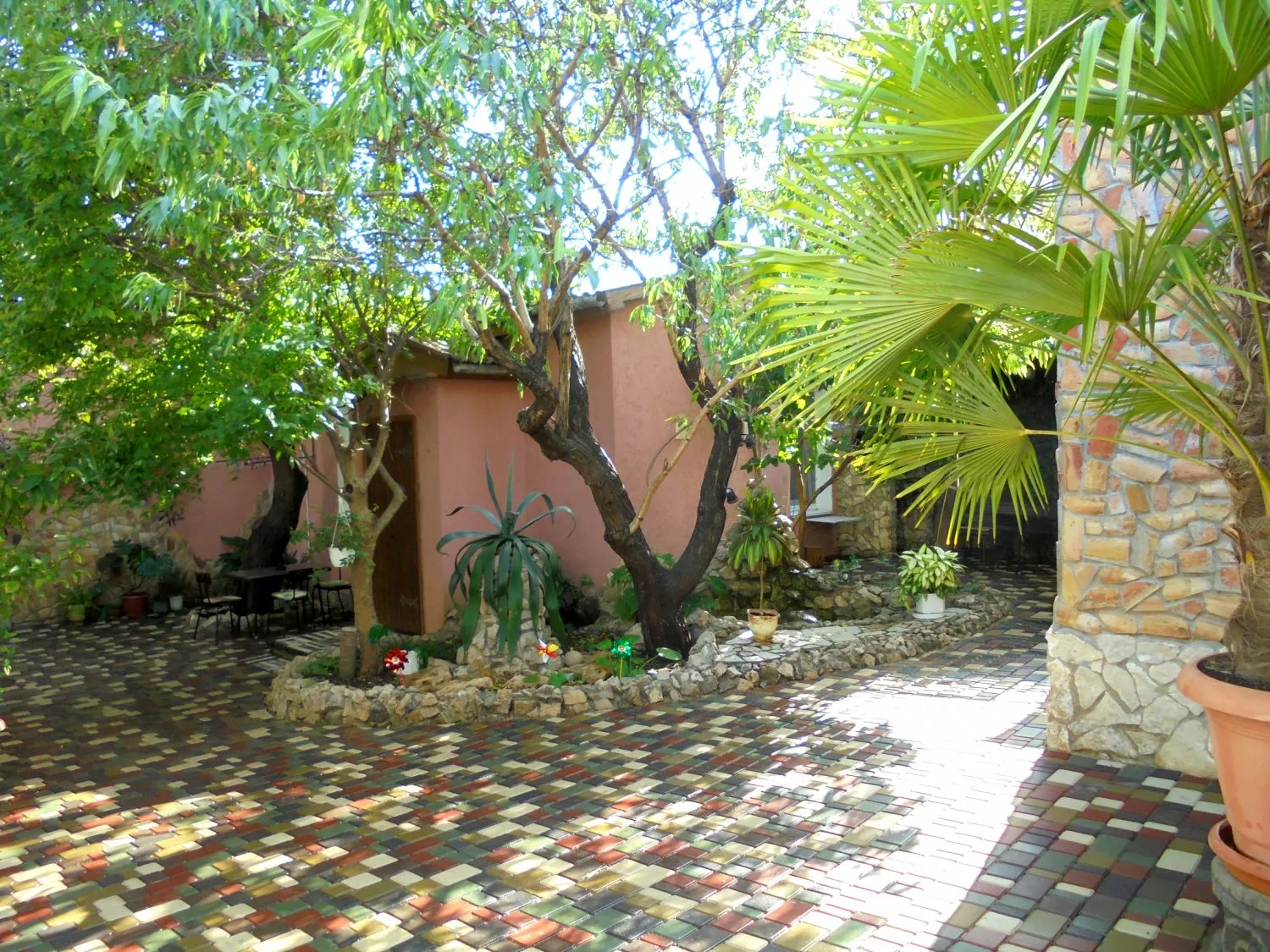 . Дом под ключ  Двухкомнатный домик с беседкой на 3-5 человек.. Феодосия