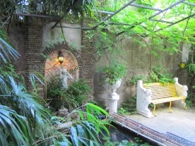 Двухкомнатный номер с двориком, на 2-3 чел. Yalta hotel. Ялта