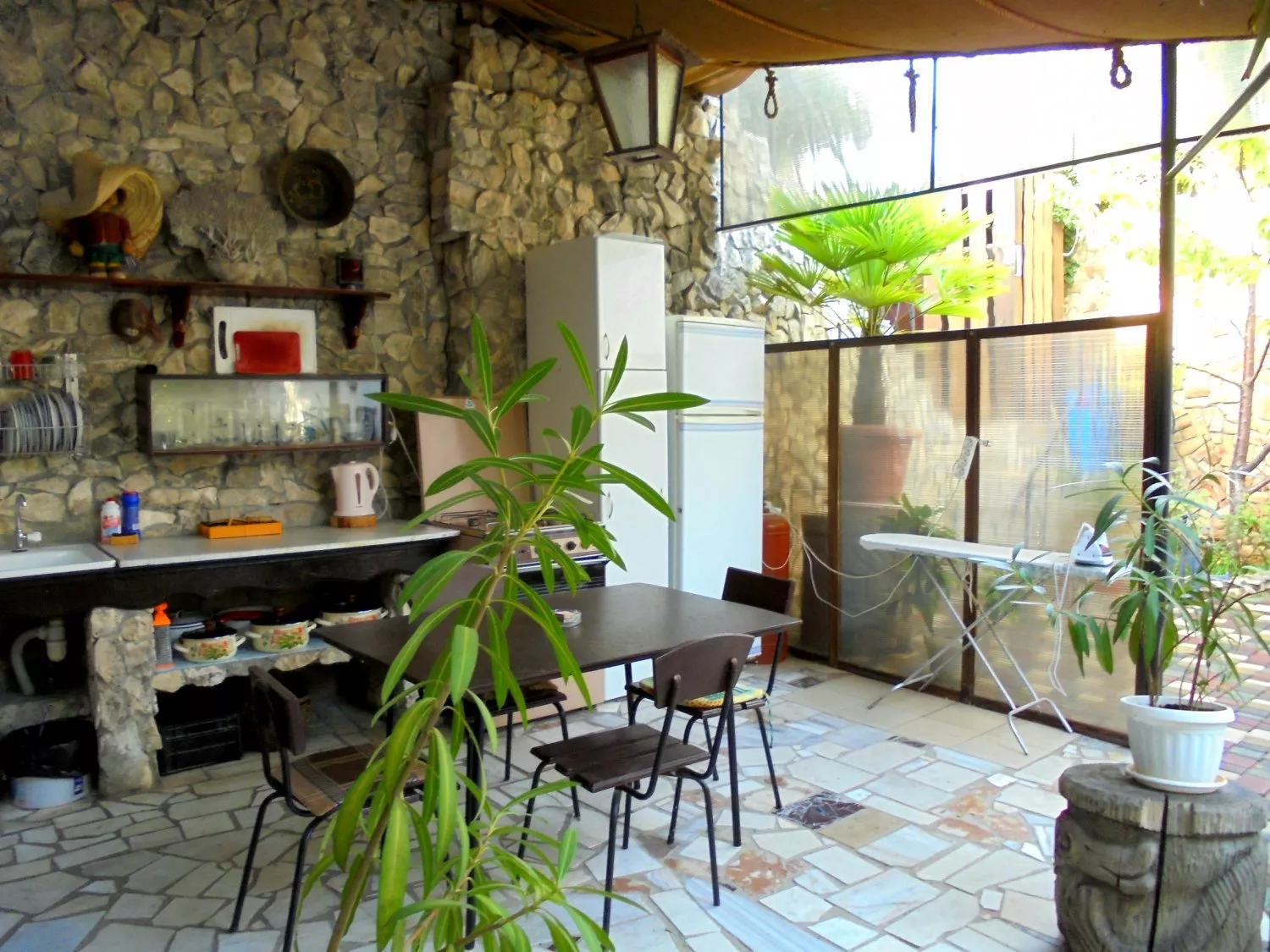 . Дом под ключ  Двухкомнатный домик с беседкой на 3-5 человек.. Феодосия