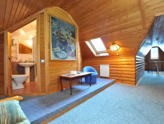 Полулюкс улучшенный в 2-х уровнях. Гостиница «Арючат». Домбай-гостиницы